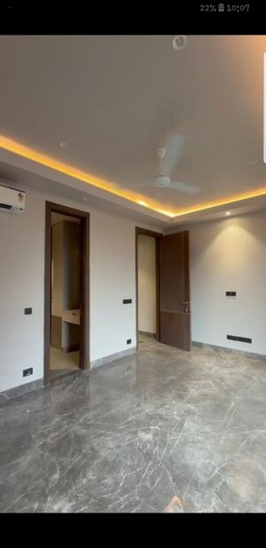 Room in 3 BHK Builder Floor at Greater Kailash – for Sale