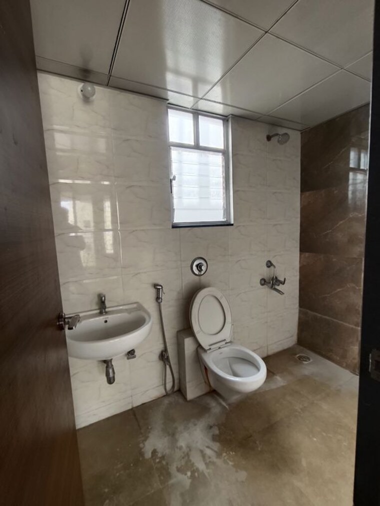 Bathroom, saheel-itrend-life 2 Bedroom 761 Sq.Ft. Apartment In Wakad Pune 10676828