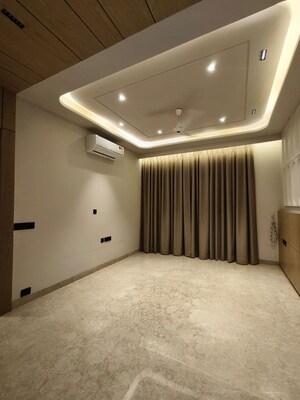 Room in 3.5 BHK Builder Floor at Sector 56 – for Rent