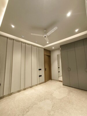 Room in 3.5 BHK Builder Floor at Sector 56 – for Rent