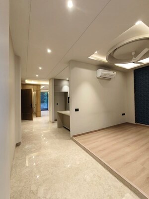 Room in 3.5 BHK Builder Floor at Sector 56 – for Rent