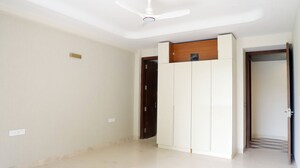 Room in 3.5 BHK Builder Floor at Sector 56 – for Rent