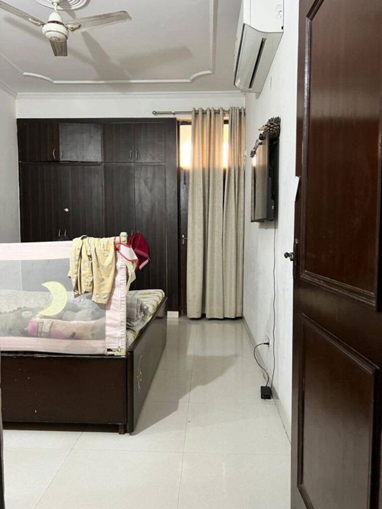 Bedroom, green fields colony 4 Bedroom 1650 Sq.Ft. Builder Floor In Green Fields Colony Faridabad 10676837