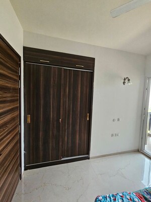 Furnished Amenities in 3 BHK Apartment at Smart World Orchard, Sector 61 – for Sale