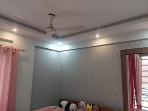 Room in 3 BHK Apartment at Reekjoyoni – for Rent