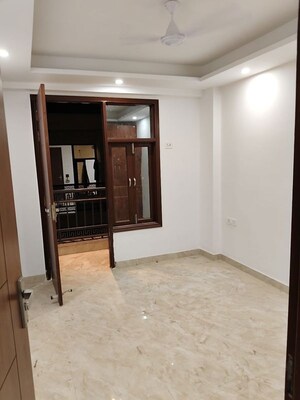 Room in 1 BHK Builder Floor at Neb Sarai – for Rent