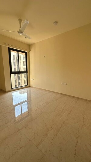 Room in 3 BHK Apartment at Lodha Sterling, Kolshet Road – for Rent