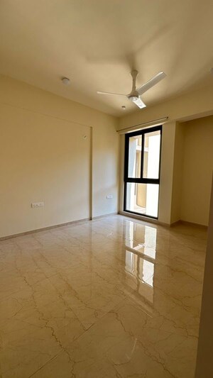 Room in 3 BHK Apartment at Lodha Sterling, Kolshet Road – for Rent