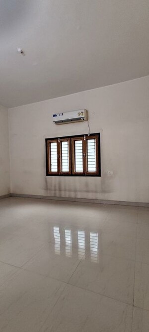 Room in 4 BHK Villa at Shankar Nagar – for Rent