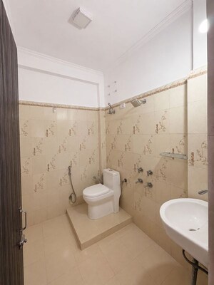 Bathroom in 1 BHK Builder Floor at Neb Sarai – for Rent