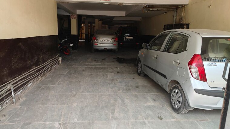  Parking, neb sarai 1 Bedroom 450 Sq.Ft. Builder Floor In Neb Sarai Delhi 10676889