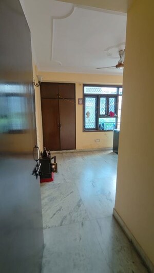 Room in 1 BHK Builder Floor at Neb Sarai – for Rent