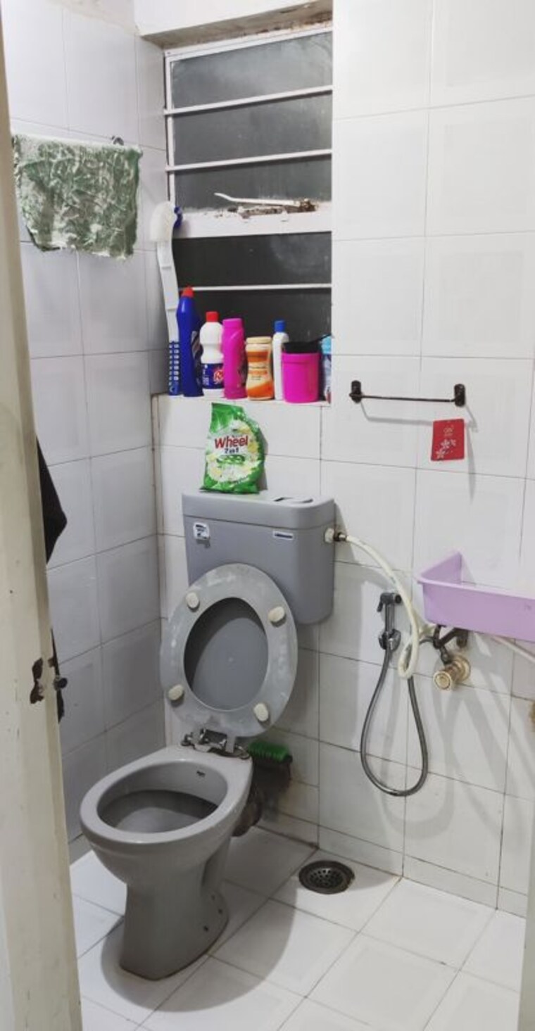 Bathroom, mantri-park-i-and-ii 2 Bedroom 800 Sq.Ft. Apartment In Kothrud Pune 10676899
