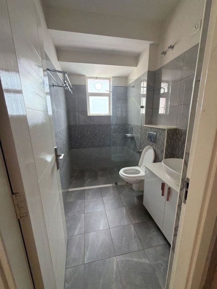 Bathroom, sector 21 3 Bedroom 1550 Sq.Ft. Builder Floor In Sector 21 Gurgaon 10676896