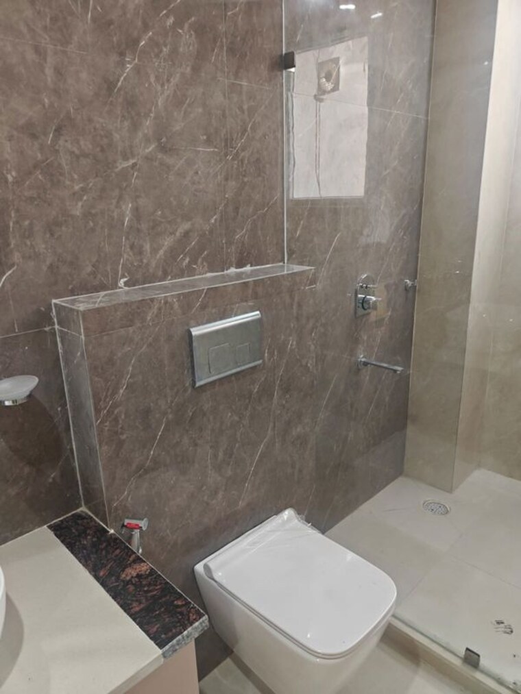 Bathroom, sector 5 4 Bedroom 350 Sq.Yd. Builder Floor In Sector 5 Gurgaon 10676920
