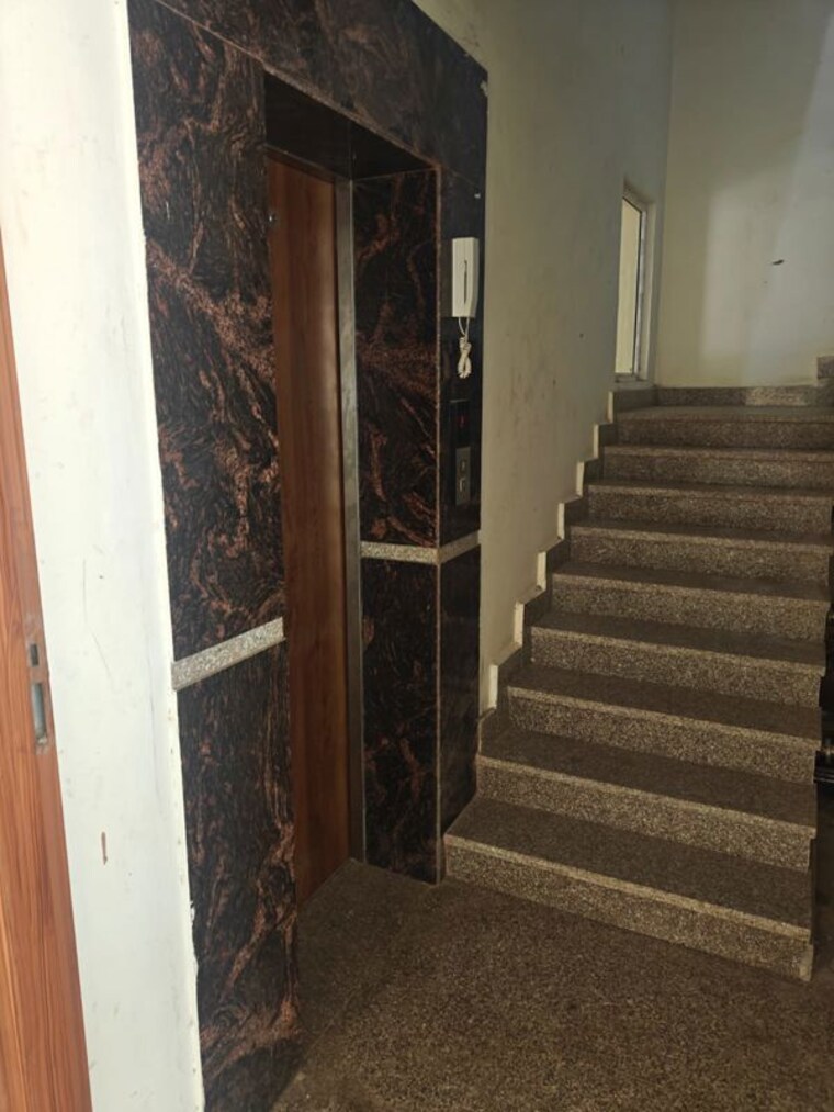 undefined, sector 5 4 Bedroom 350 Sq.Yd. Builder Floor In Sector 5 Gurgaon 10676920