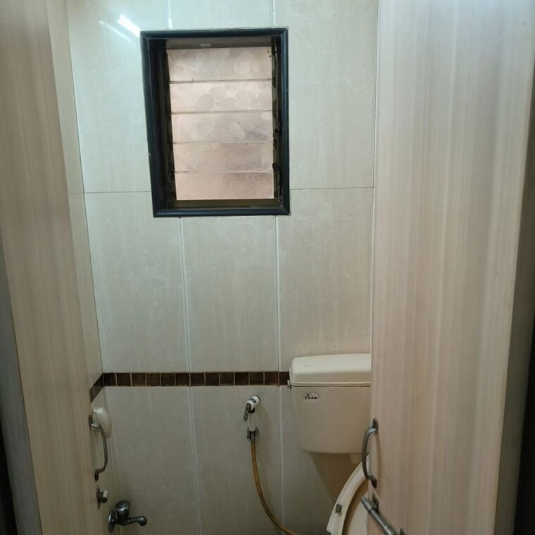 Bathroom, shantivan-chs-andheri 2 Bedroom 640 Sq.Ft. Apartment In Andheri West Mumbai 10676941