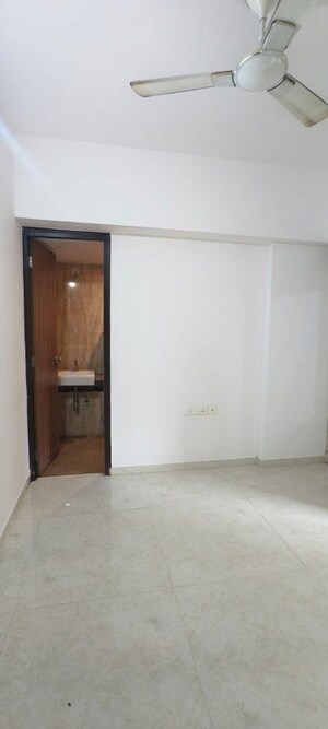 Room in 1 BHK Apartment at Lodha Amara, Kolshet Road – for Rent