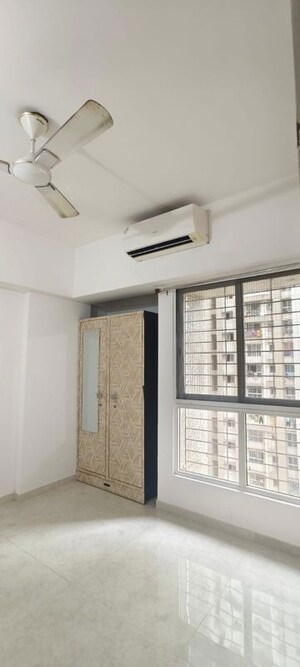 Room in 1 BHK Apartment at Lodha Amara, Kolshet Road – for Rent
