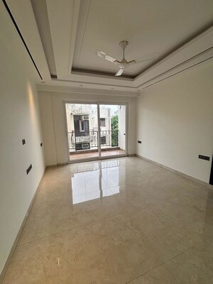 Room in 3 BHK Builder Floor at Sector 23 – for Rent