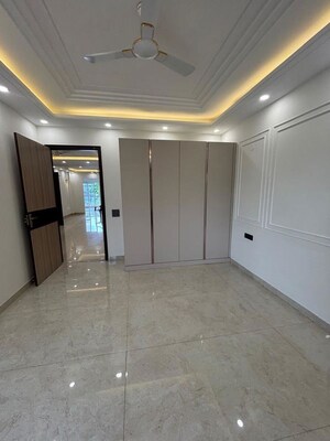 Building Lobby in 3 BHK Builder Floor at Sector 23 – for Rent