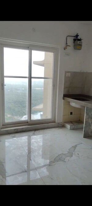 Room in 3 BHK Apartment at RNA NG Royal Heights, Andheri West – for Rent