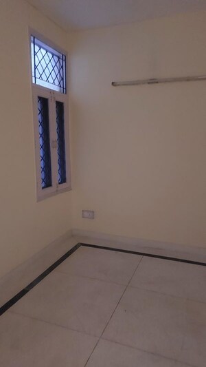 Room in 3 BHK Builder Floor at Sector 23 – for Rent