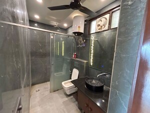 Team Area in 3 BHK Builder Floor at Sector 23 – for Rent
