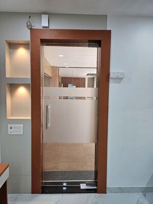 Room in  Office Space at Eureka Tower, Malad West – for Rent