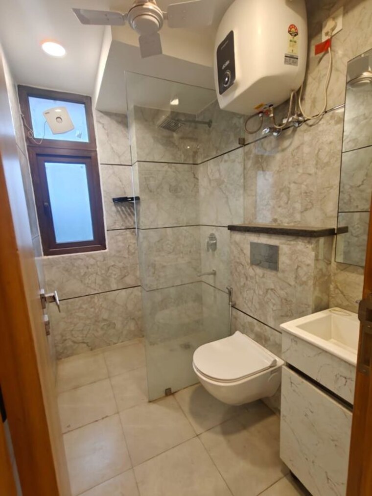 Bathroom, sector 21 3 Bedroom 1550 Sq.Ft. Builder Floor In Sector 21 Gurgaon 10676992