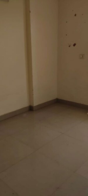 Room in 3 BHK Apartment at Adore Happy Homes Grand, Sector 85 – for Sale