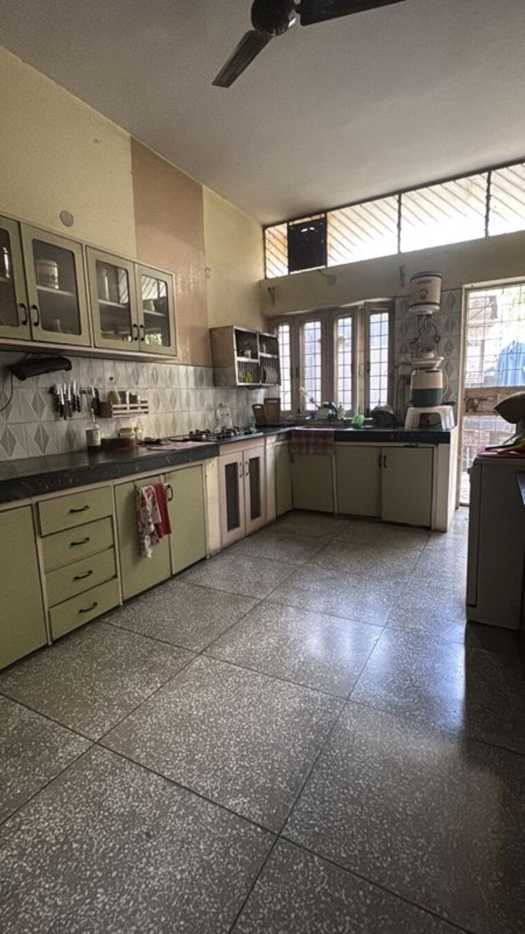 Kitchen, palam vihar 2 Bedroom 180 Sq.Yd. Builder Floor In Palam Vihar Gurgaon 10677007