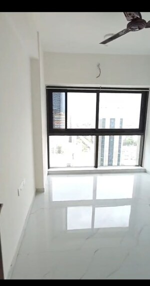 Room in 3 BHK Apartment at Level The Residences, Andheri West – for Rent