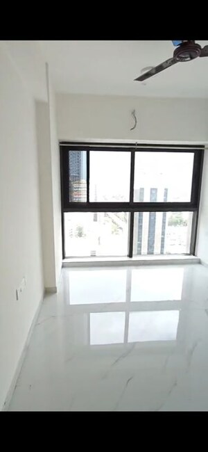 Room in 3 BHK Apartment at Level The Residences, Andheri West – for Rent