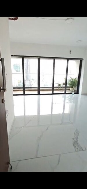 Room in 3 BHK Apartment at Level The Residences, Andheri West – for Rent