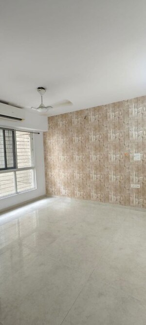 Room in 1 BHK Apartment at Lodha Amara, Kolshet Road – for Rent