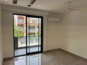 Room in 3 BHK Builder Floor at Sector 22 – for Rent