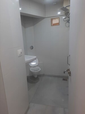 Bathroom in 1 BHK Apartment at Cuffe Parade – for Sale