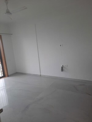 Furnished Amenities in 1 BHK Apartment at Cuffe Parade – for Sale