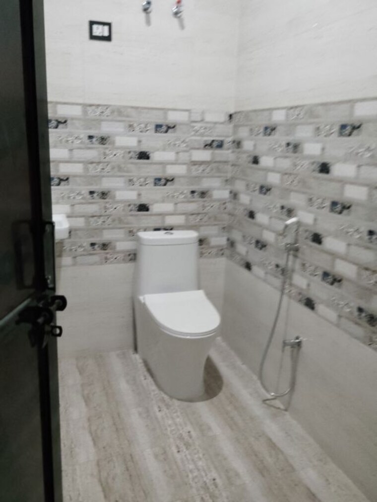 Bathroom, guru-kripa-adil-nagar 2 Bedroom 1100 Sq.Ft. Villa In Adil Nagar Lucknow 10677049