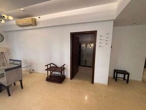Room in 5 BHK Apartment at Pioneer Park Presidia, Sector 62 – for Rent