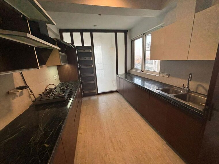 Kitchen, pioneer-park-presidia 5 Bedroom 4384 Sq.Ft. Apartment In Sector 62 Gurgaon 10677065