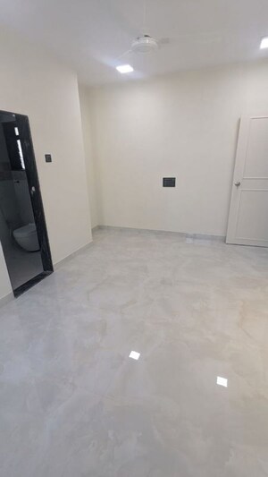 Room in 2 BHK Apartment at Oakland Park, Andheri West – for Rent
