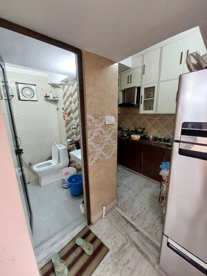 Attached Bathroom in 2.5 BHK Apartment at Sector 14 Dwarka – for Rent