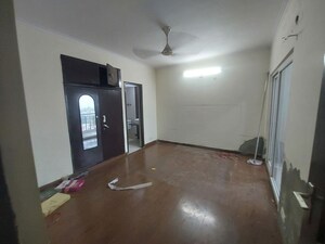 Room in 3 BHK Apartment at Saviour Park, Mohan Nagar – for Rent