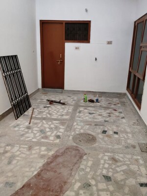 Room in 4 BHK Villa at Ravindra Garden, Aliganj – for Rent