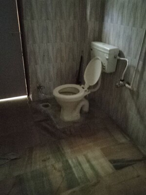 Bathroom in 4 BHK Villa at Ravindra Garden, Aliganj – for Rent