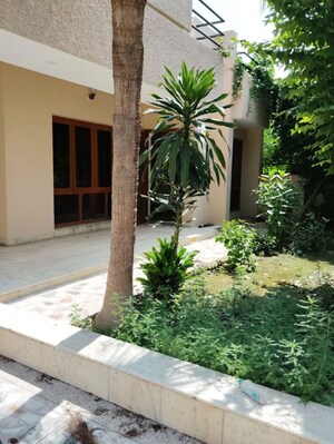 Balcony in 4 BHK Villa at Ravindra Garden, Aliganj – for Rent