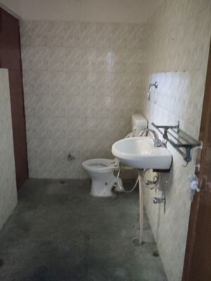 Bathroom in 4 BHK Villa at Ravindra Garden, Aliganj – for Rent