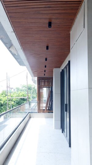 Building Lobby in 5 BHK Builder Floor at Sector 56 – for Sale